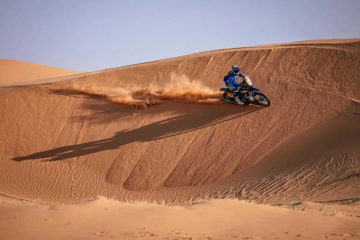 Dakar 2026. T6. Sanders autovelox, dal capolavoro al verbale! Vince Brabec, Honda. Al Attiyah, Toyota, entra nel suo parco giochi (11)