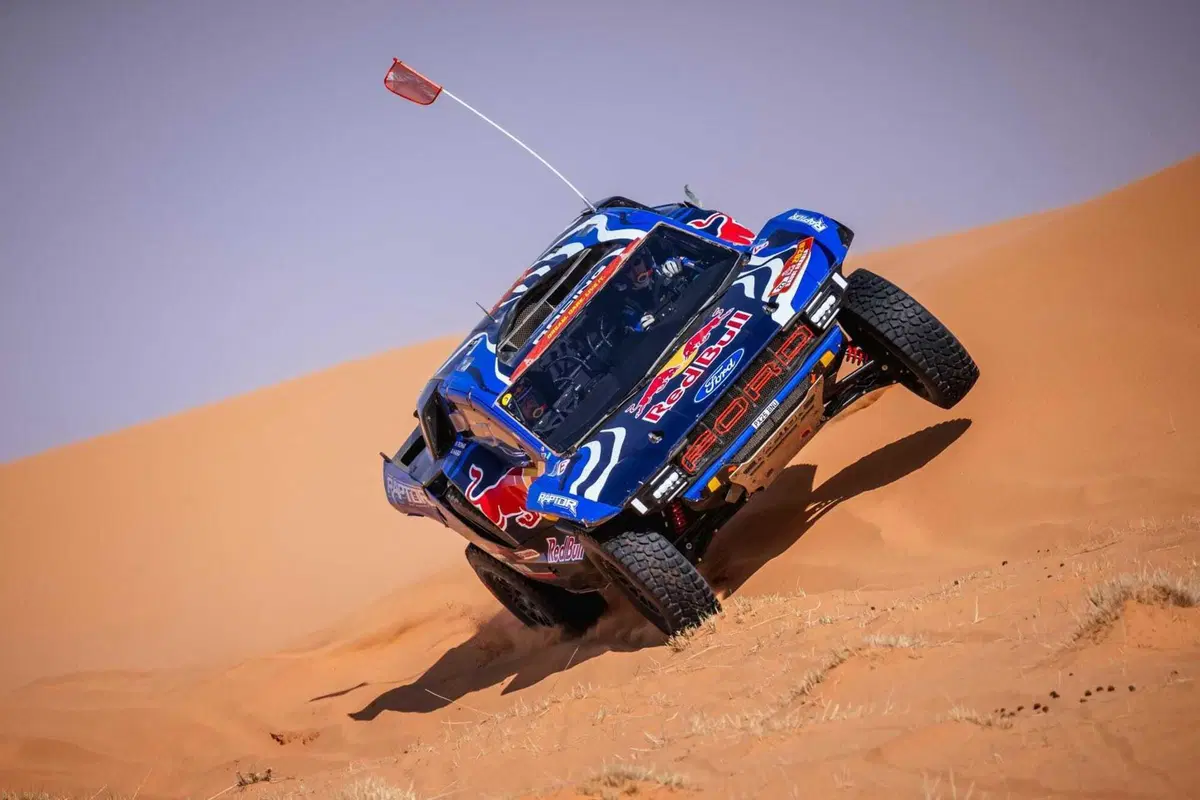 Dakar 2026. T6. Sanders autovelox, dal capolavoro al verbale! Vince Brabec, Honda. Al Attiyah, Toyota, entra nel suo parco giochi (12)