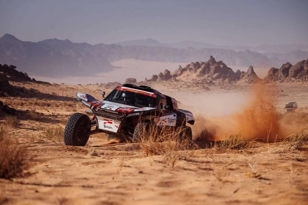 Dakar 2026. T6. Sanders autovelox, dal capolavoro al verbale! Vince Brabec, Honda. Al Attiyah, Toyota, entra nel suo parco giochi (15)