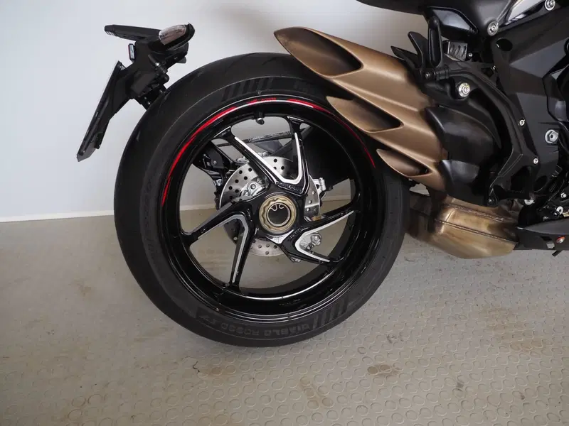 MV Agusta Brutale 801 RR Ottantesimo (2025 - 26) (3)