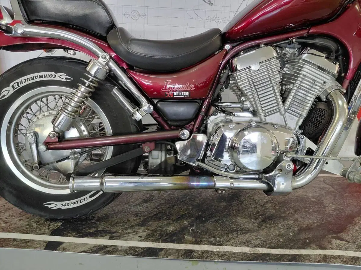 Suzuki INTRUDER (3)