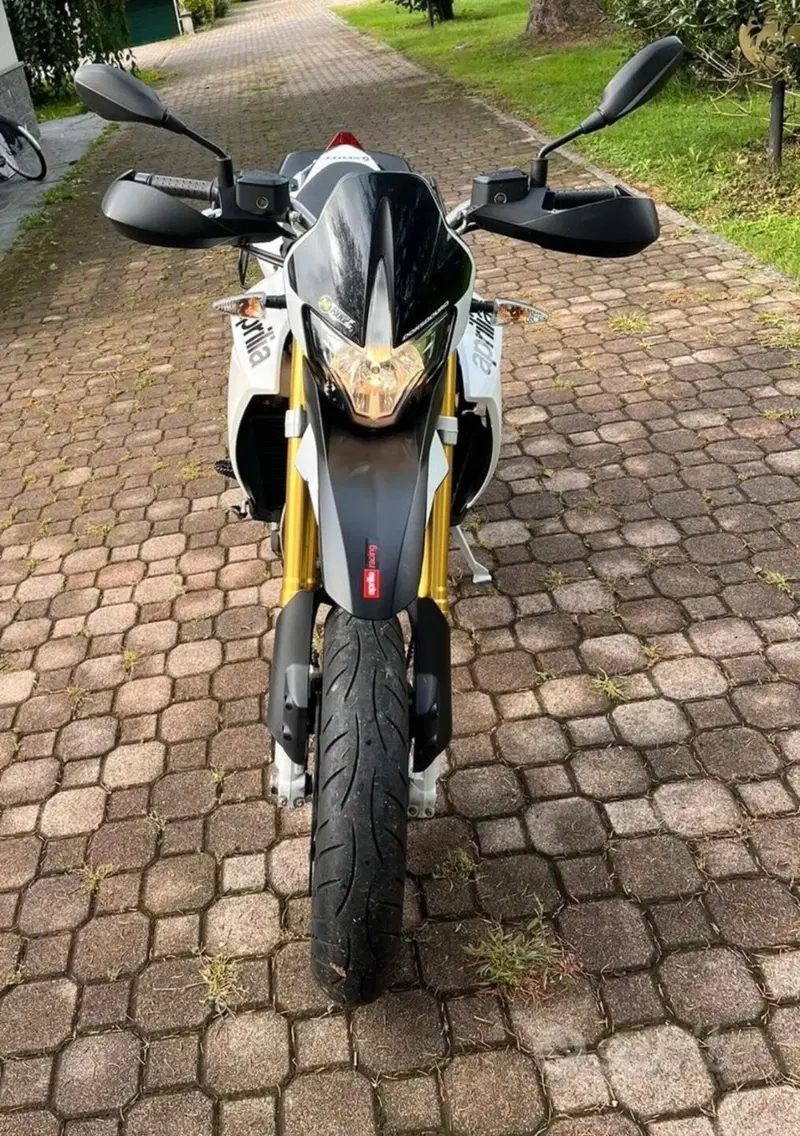 Aprilia Dorsoduro 750 (2009 - 14) (2)