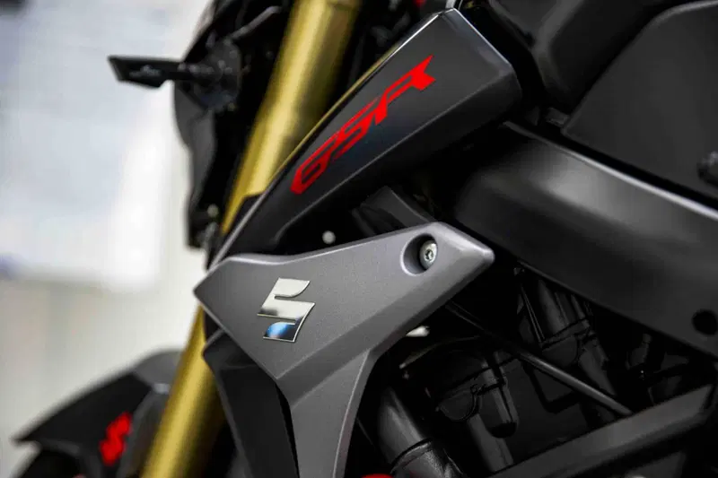 Suzuki GSR 750 Mat Black L.E. (2013 - 14) (13)