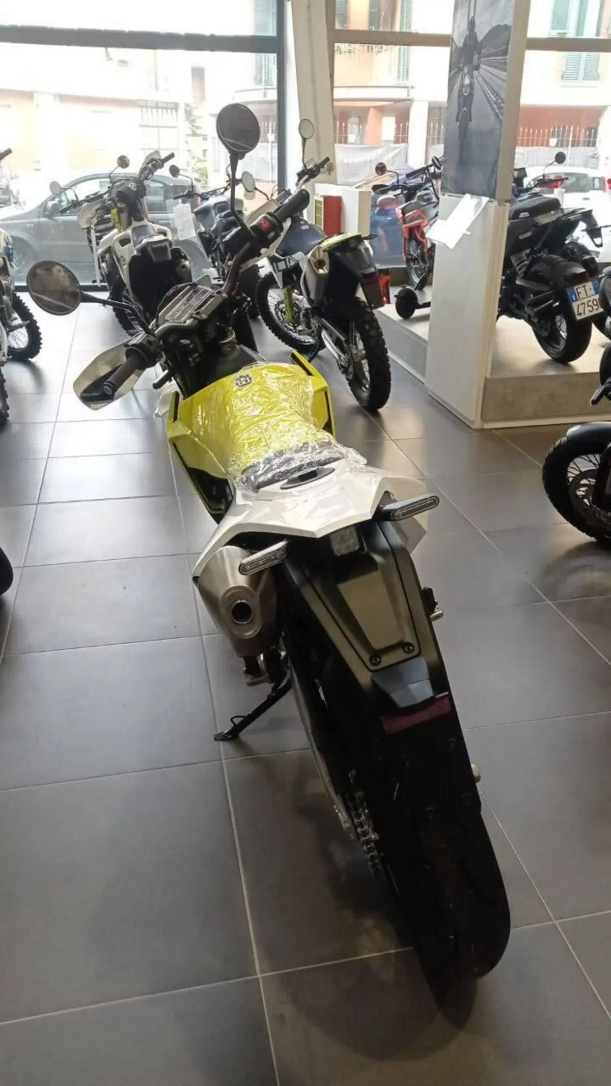 Husqvarna 701 Supermoto (2026) (5)