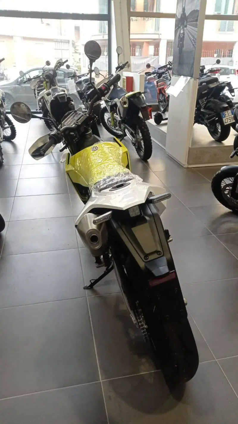 Husqvarna 701 Supermoto (2026) (5)
