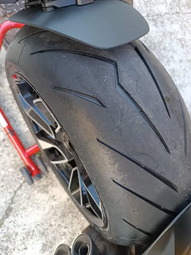 Ducati Diavel V4 (2023 - 26) (10)