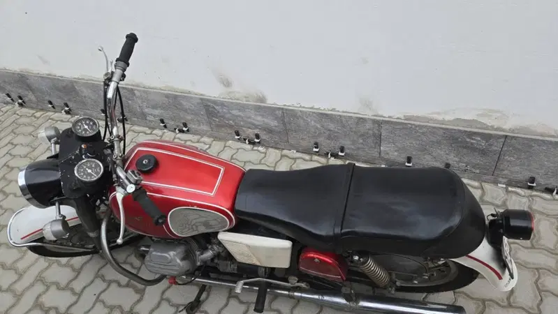 Moto Guzzi V7 SPECIAL (10)