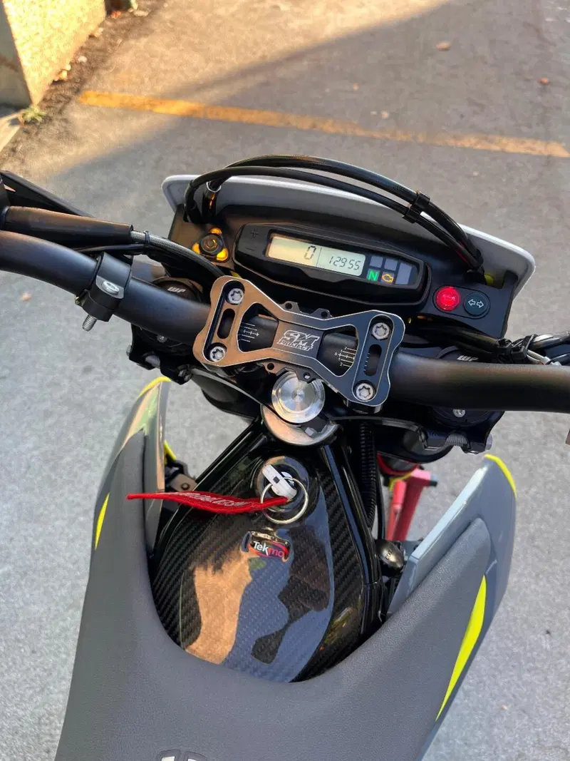 Husqvarna 701 Supermoto (2022) (3)