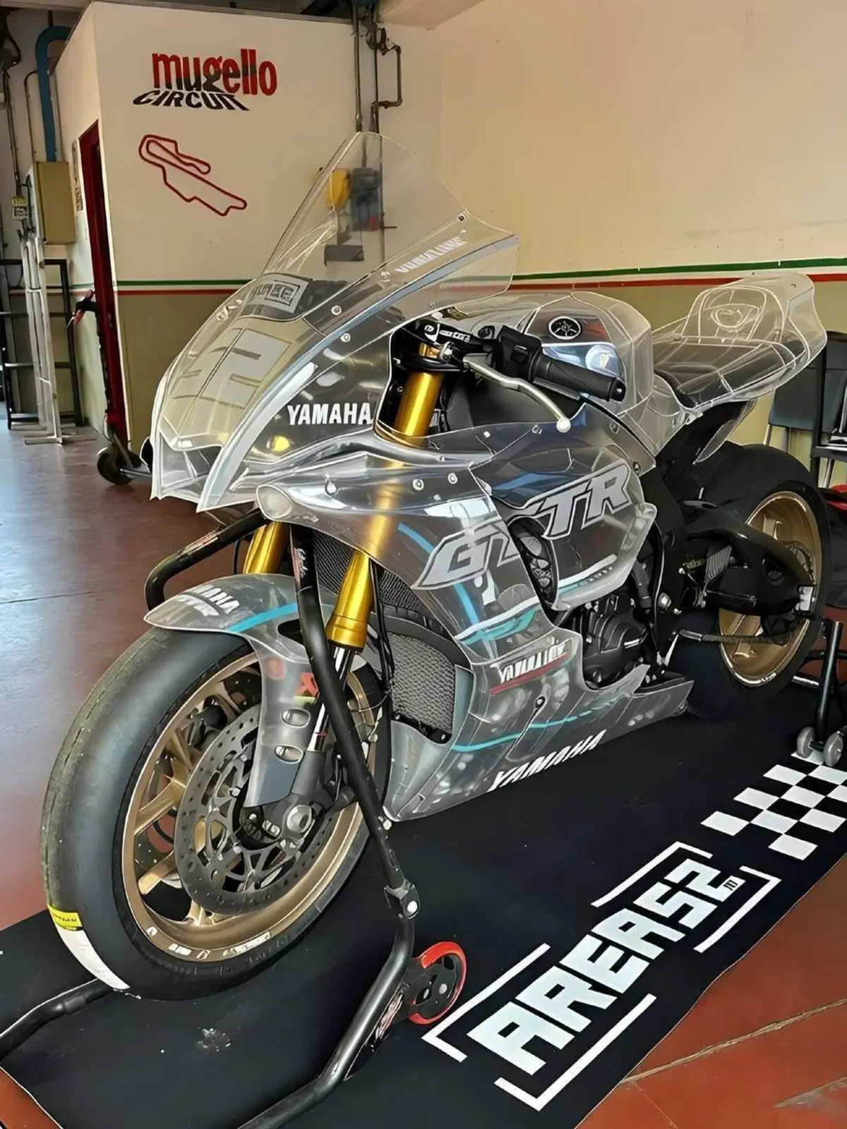 Carene moto trasparenti: è questa la moda del 2026? Che stile la Yamaha R1 di Delbianco [GALLERY] (2)