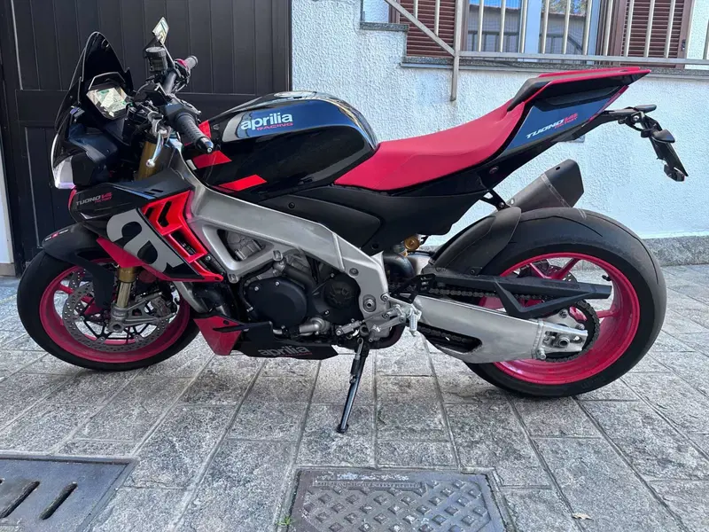 Aprilia Tuono V4 Factory (2021 - 24) (2)