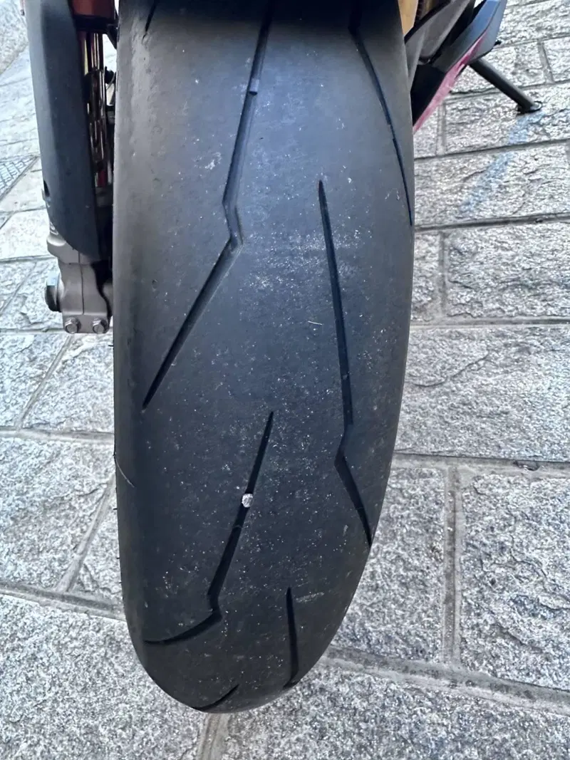 Aprilia Tuono V4 Factory (2021 - 24) (9)