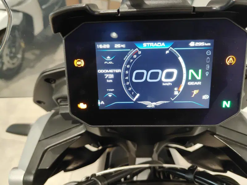 Moto Guzzi V85 Strada (2024 - 26) (6)