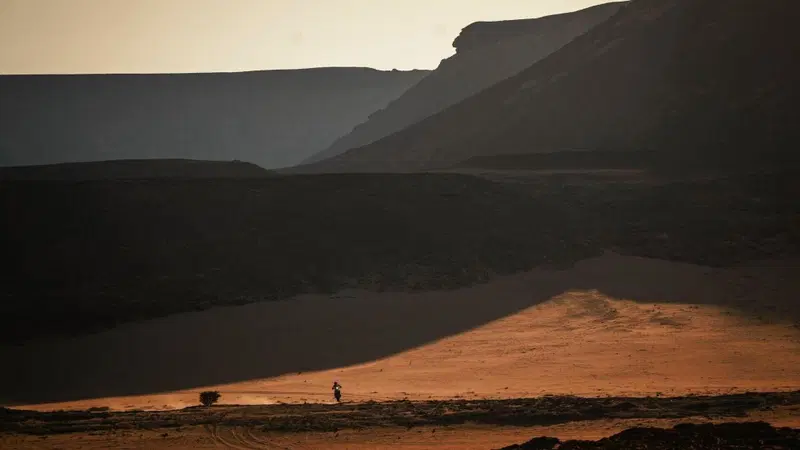 Dakar 2026. T8. Il sicario Luciano Benavides, KTM, e il perdono a Henk Lategan, Toyota