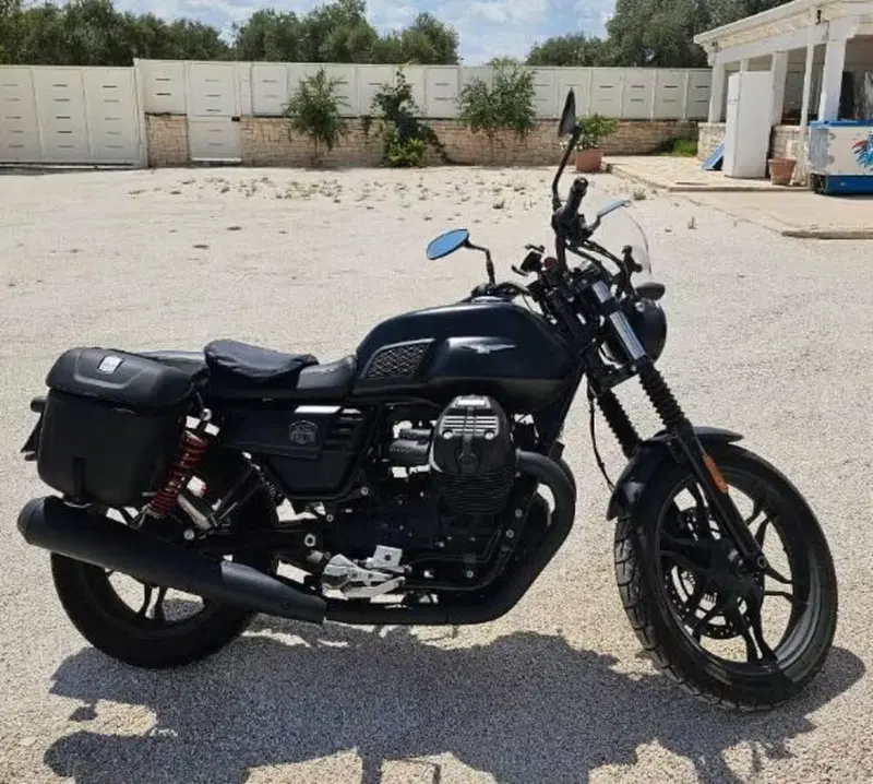 Moto Guzzi V7 III Stone (2017 - 20) (2)