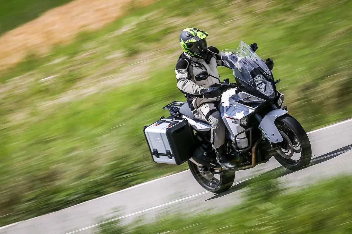 Ducati Multistrada Enduro 1200 vs KTM 1290 Super Adventure (3)