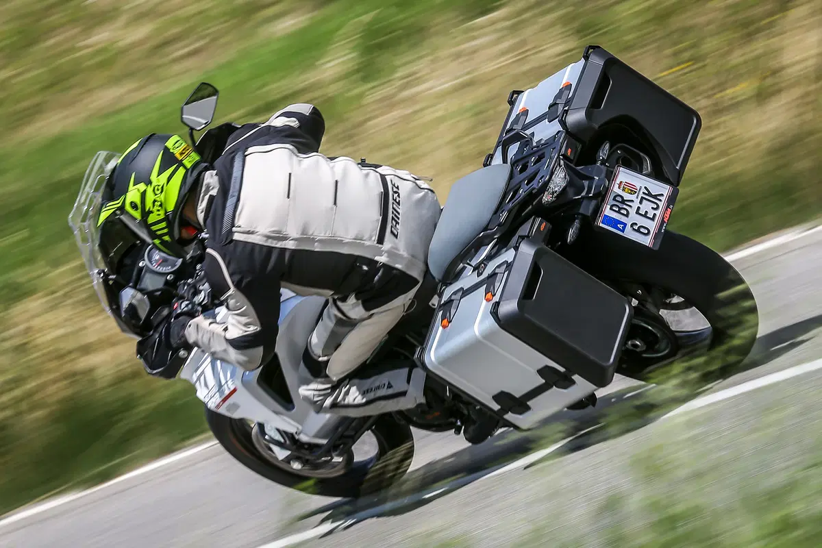 Ducati Multistrada Enduro 1200 vs KTM 1290 Super Adventure (5)
