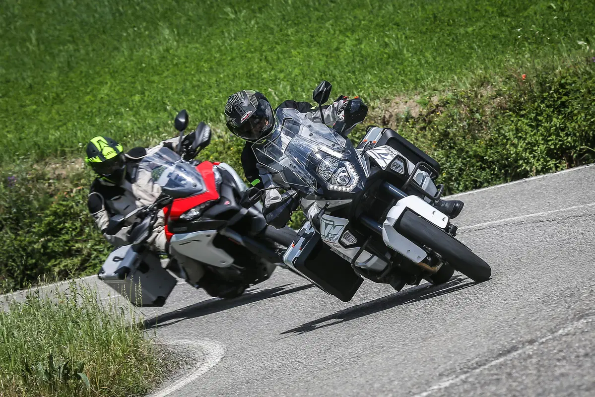 Ducati Multistrada Enduro 1200 vs KTM 1290 Super Adventure