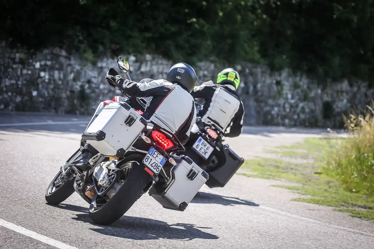 Ducati Multistrada Enduro 1200 vs KTM 1290 Super Adventure (8)