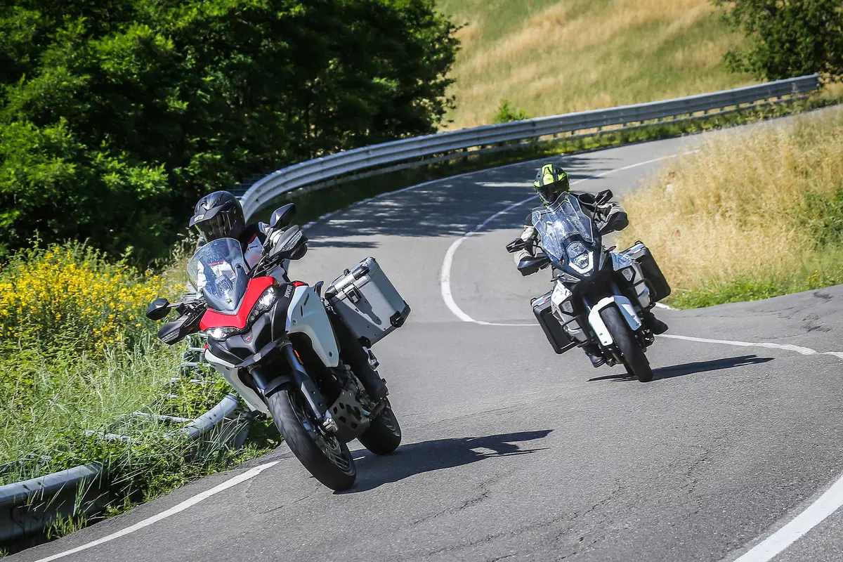 Ducati Multistrada Enduro 1200 vs KTM 1290 Super Adventure (9)