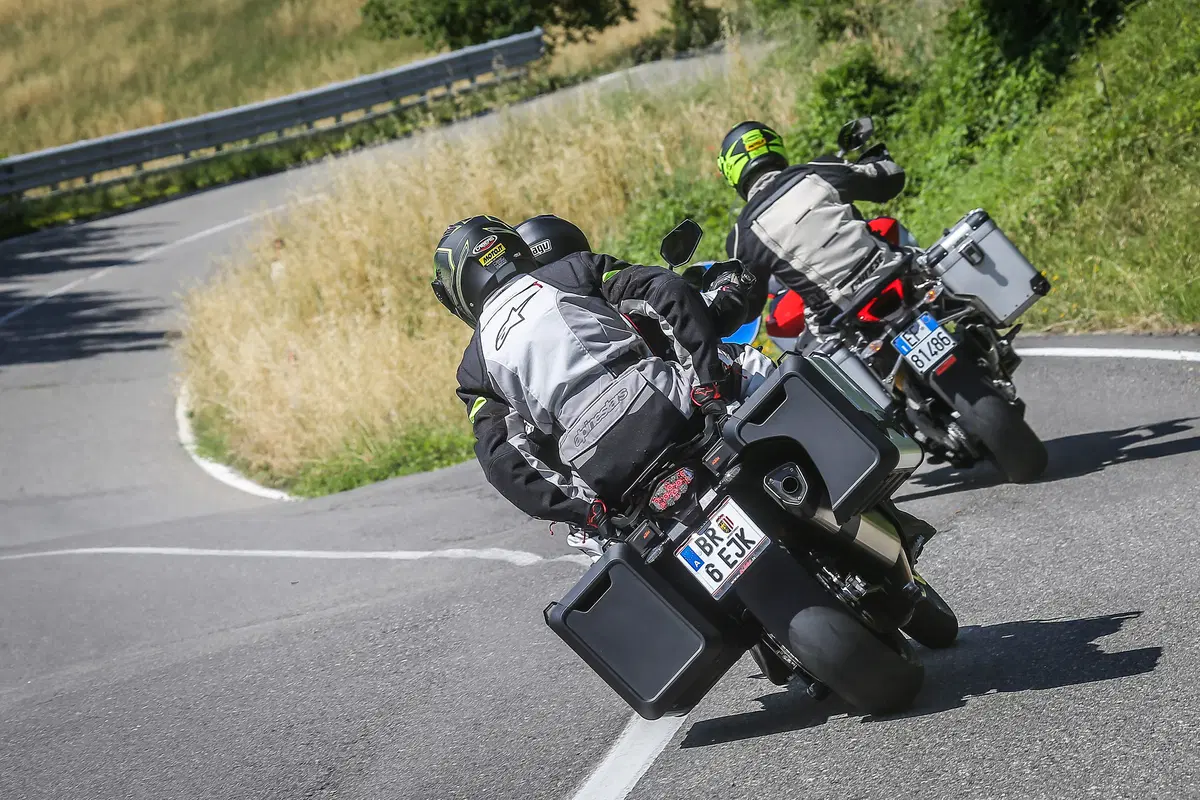 Ducati Multistrada Enduro 1200 vs KTM 1290 Super Adventure (10)