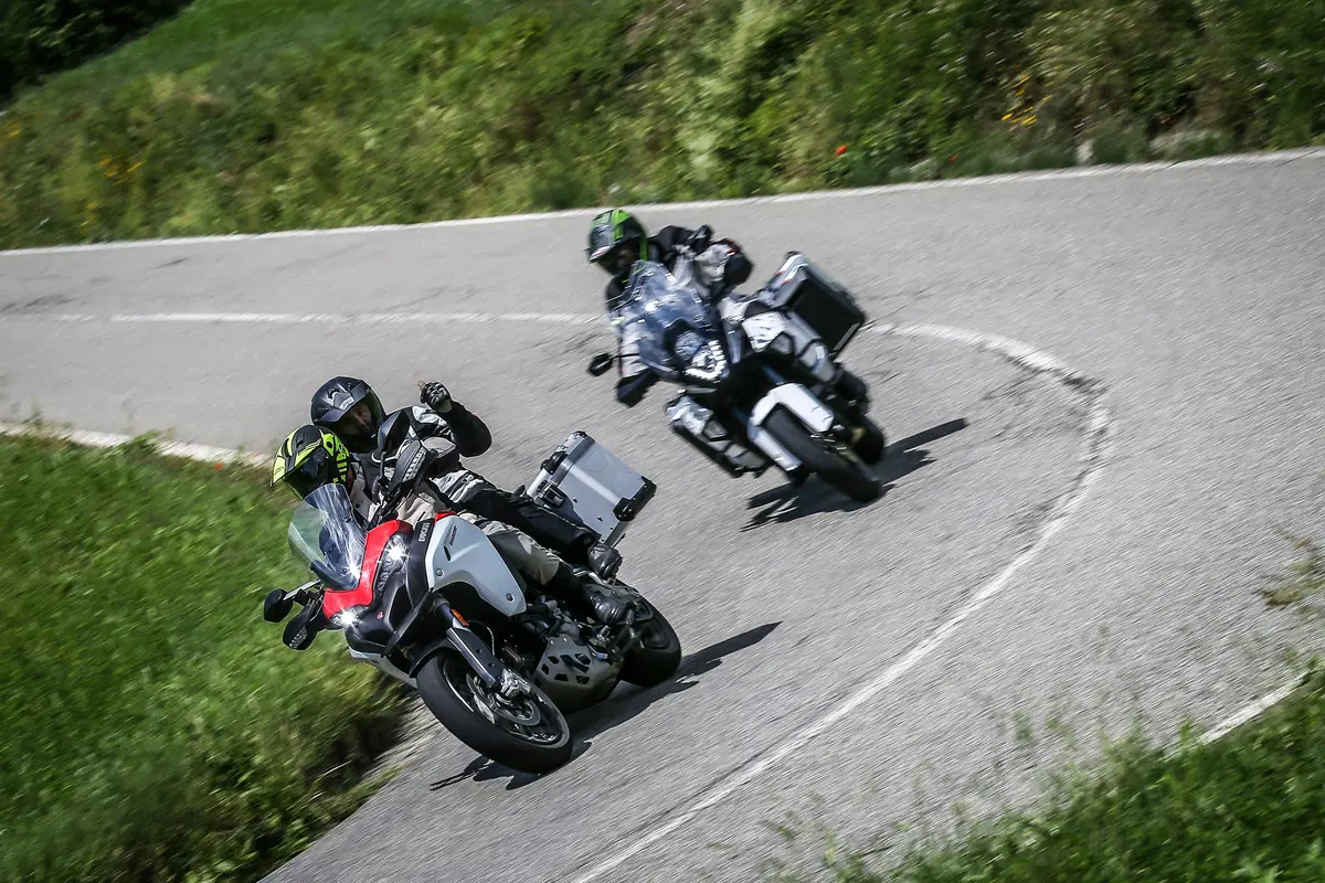 Ducati Multistrada Enduro 1200 vs KTM 1290 Super Adventure (11)