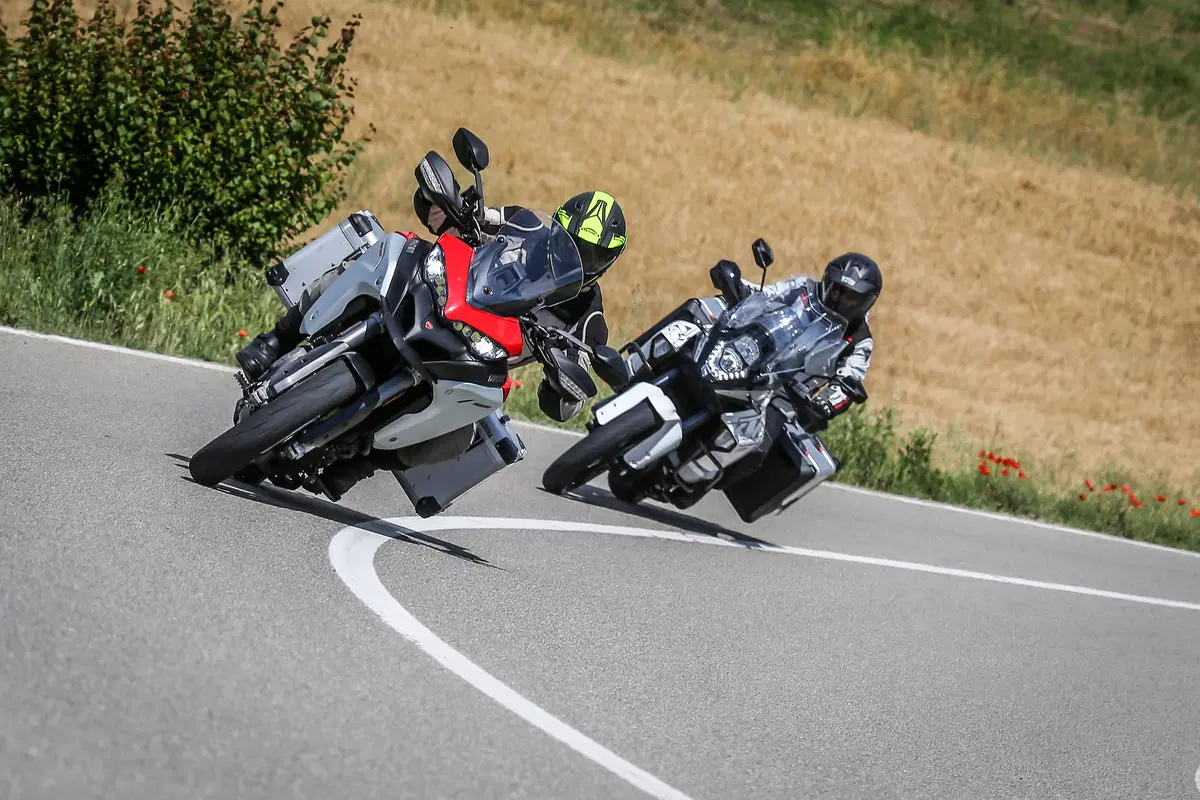 Ducati Multistrada Enduro 1200 vs KTM 1290 Super Adventure (2)