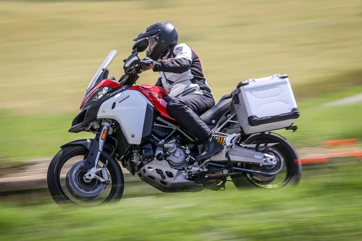 Ducati Multistrada Enduro 1200 vs KTM 1290 Super Adventure (14)
