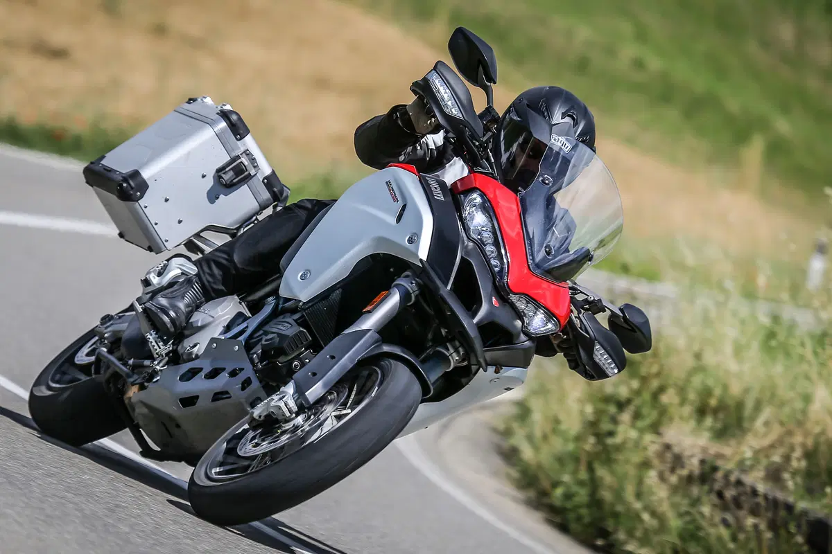 Ducati Multistrada Enduro 1200 vs KTM 1290 Super Adventure (16)