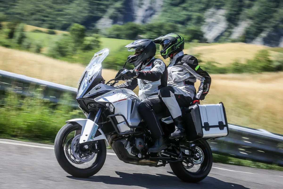 Ducati Multistrada Enduro 1200 vs KTM 1290 Super Adventure (17)