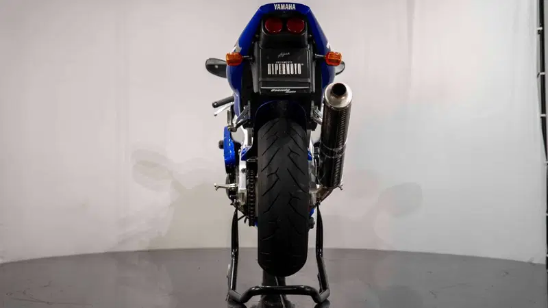 Yamaha YZF R1 (7)