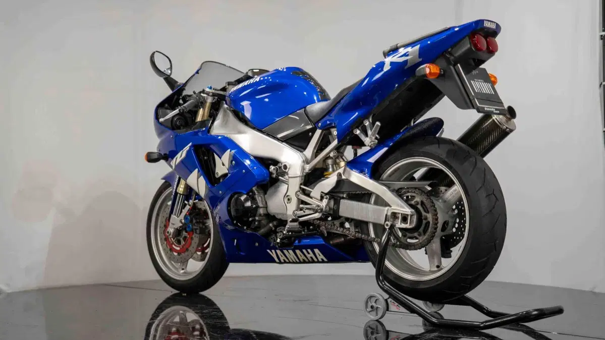 Yamaha YZF R1 (8)