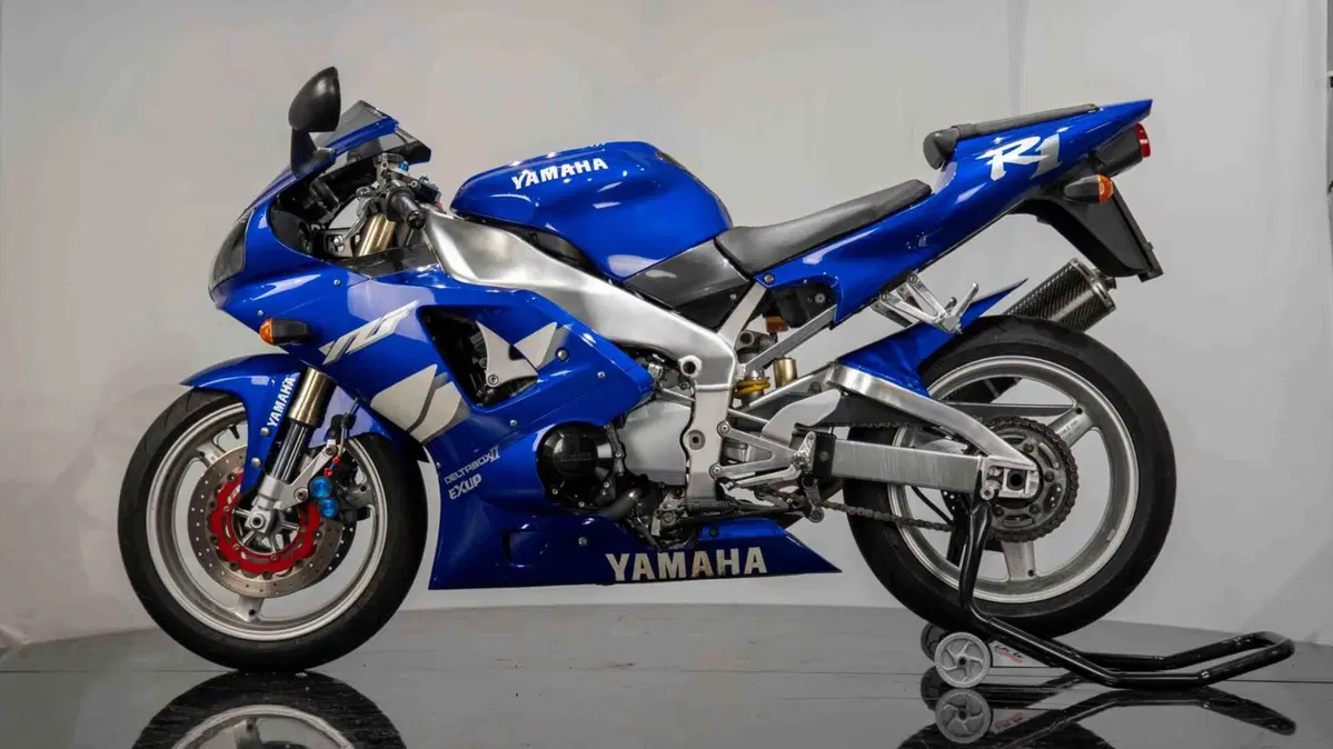 Yamaha YZF R1 (9)