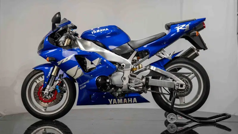 Yamaha YZF R1 (9)
