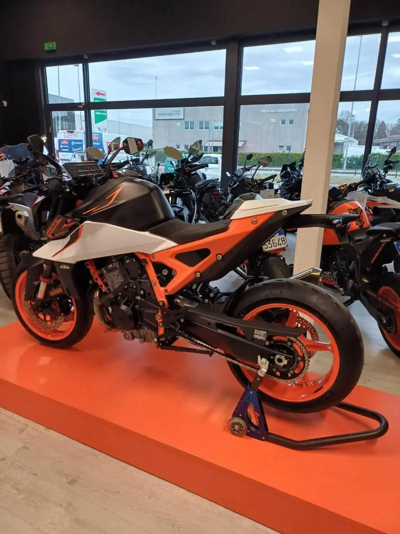 KTM 990 Duke R (2026) (4)