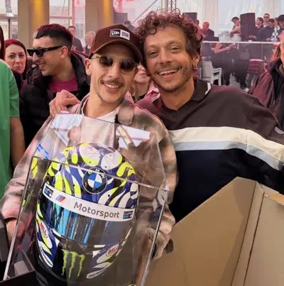 Migno spegne 30 candeline: festa con VR46, Vale e Bezzecchi