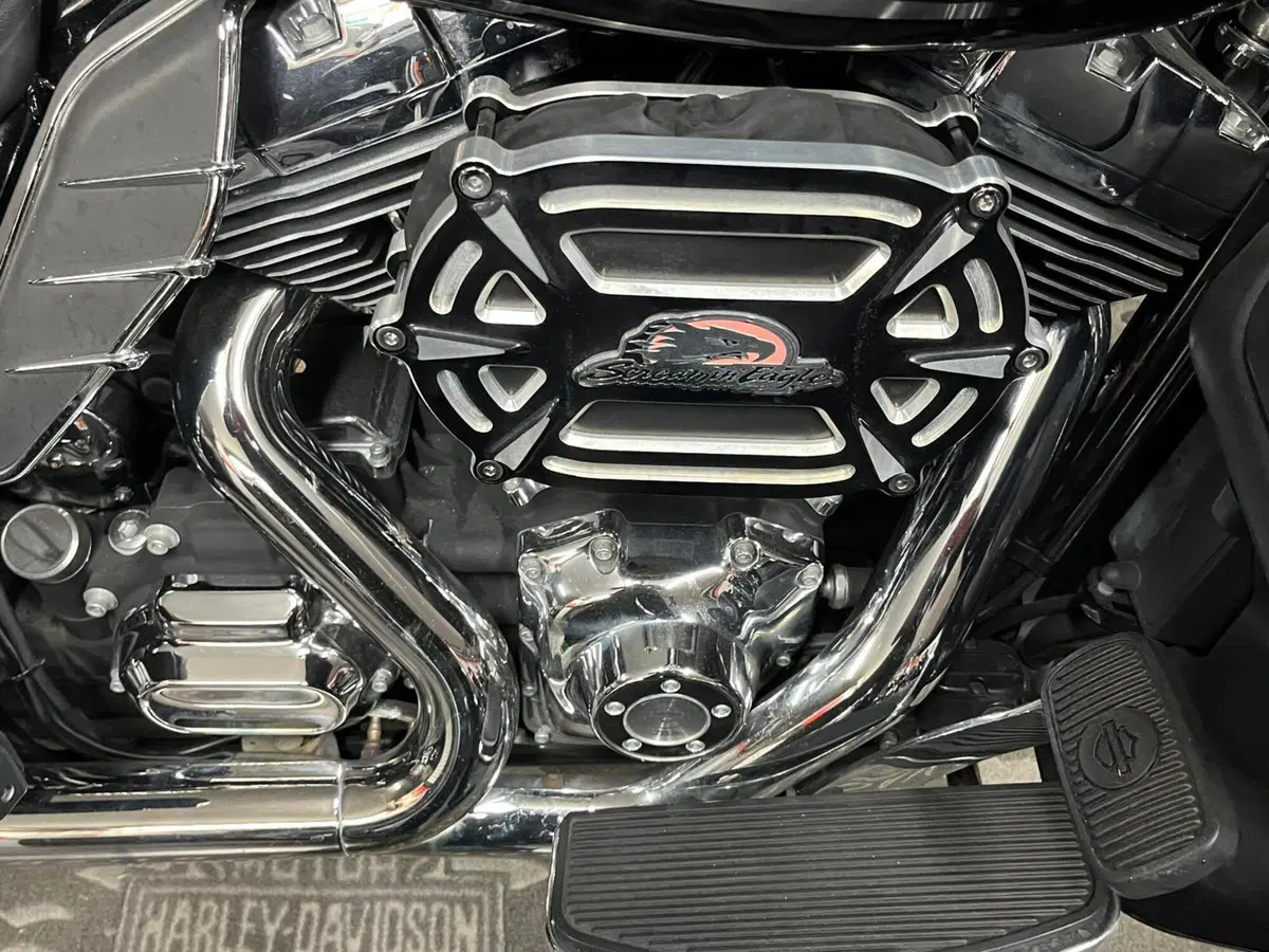 Harley-Davidson 1690 Electra Glide Ultra Limited (2016) - FLHTK (4)
