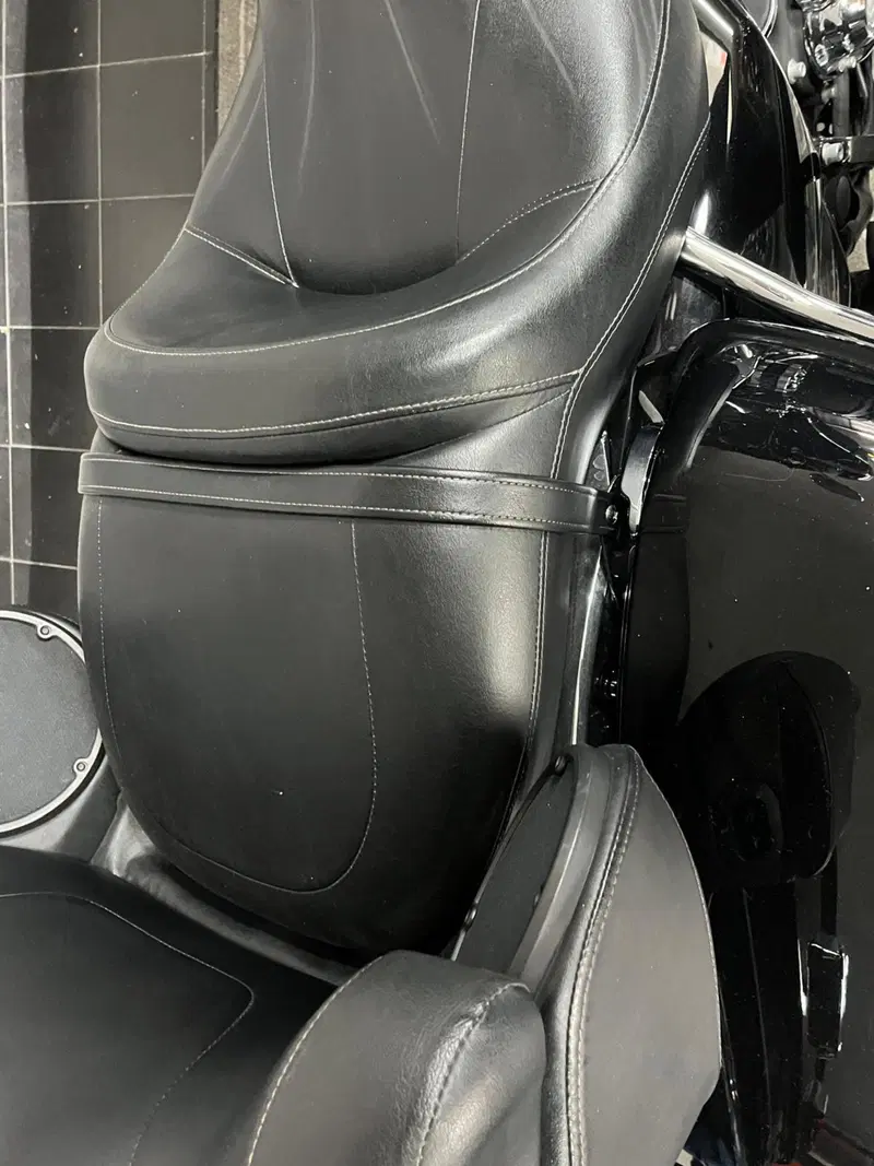 Harley-Davidson 1690 Electra Glide Ultra Limited (2016) - FLHTK (3)