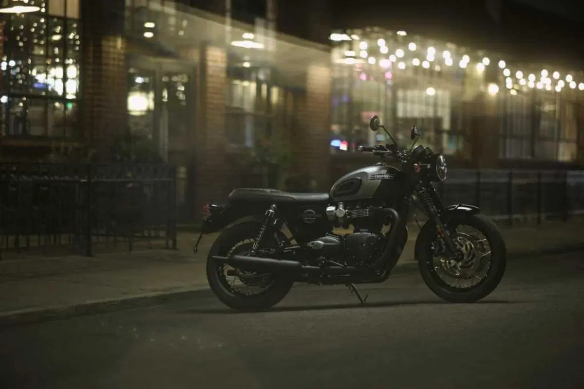 La Bonneville per chi inizia e quella per chi è arrivato: Triumph T100 e T120 my2026, TEST a confronto (11)