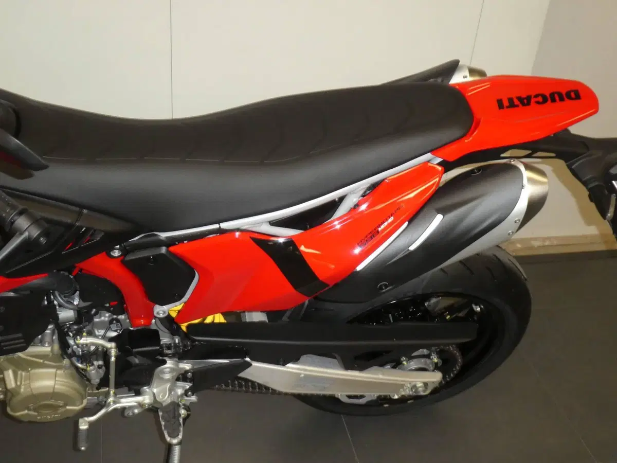 Ducati Hypermotard 698 Mono (2024 - 26) (4)