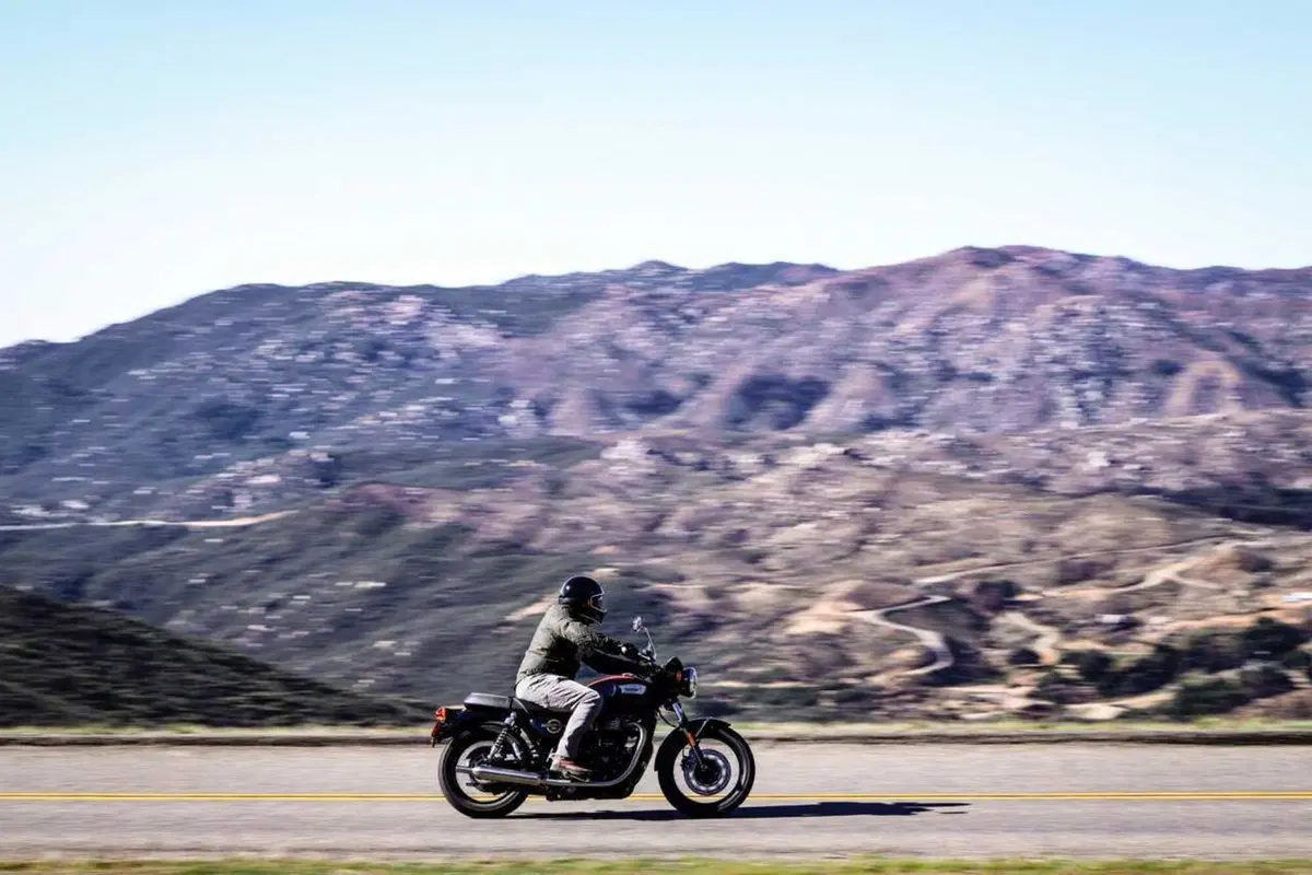 La Bonneville per chi inizia e quella per chi è arrivato: Triumph T100 e T120 my2026, TEST a confronto (6)