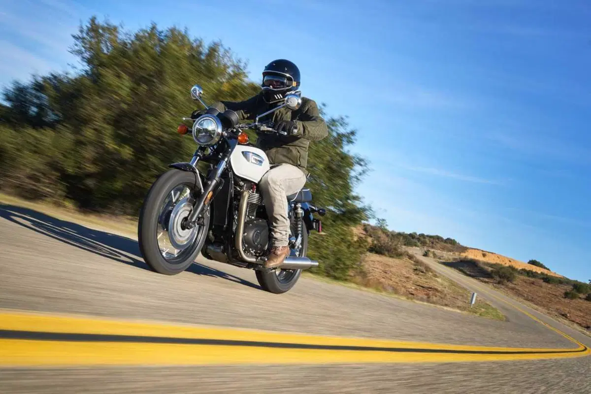 La Bonneville per chi inizia e quella per chi è arrivato: Triumph T100 e T120 my2026, TEST a confronto (9)