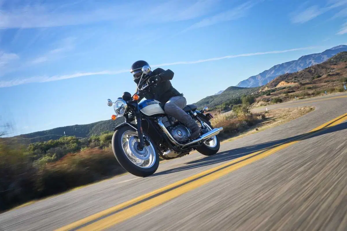 La Bonneville per chi inizia e quella per chi è arrivato: Triumph T100 e T120 my2026, TEST a confronto (12)