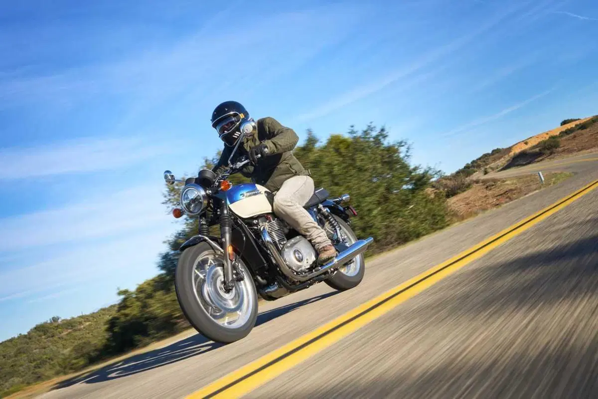 La Bonneville per chi inizia e quella per chi è arrivato: Triumph T100 e T120 my2026, TEST a confronto (14)