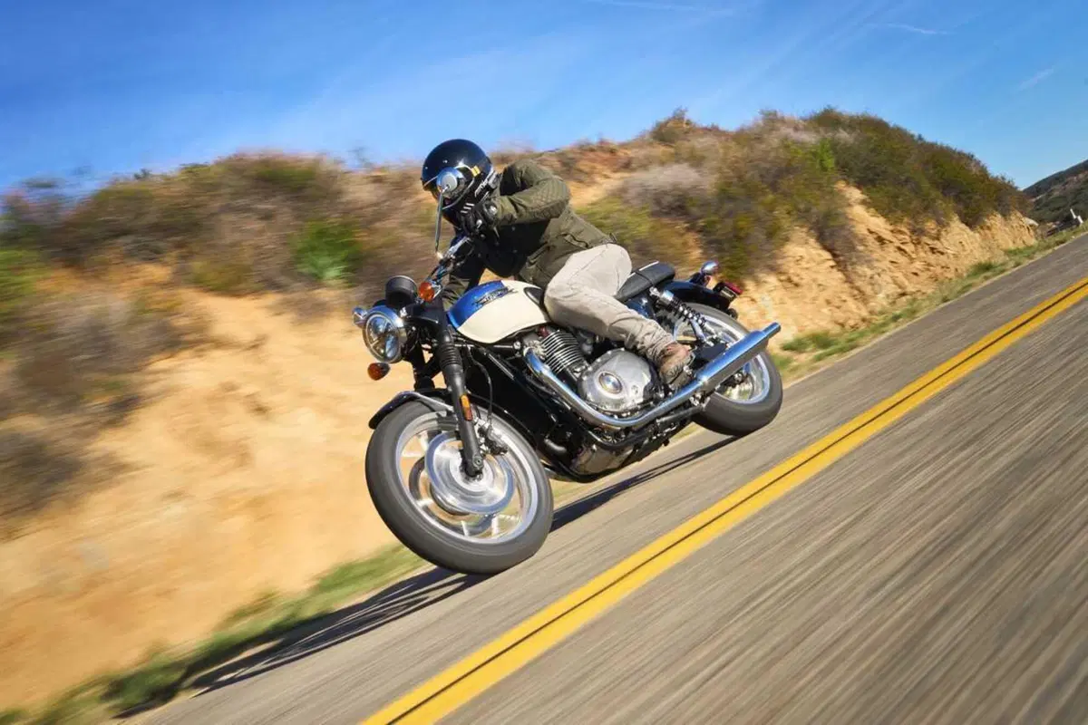 La Bonneville per chi inizia e quella per chi è arrivato: Triumph T100 e T120 my2026, TEST a confronto (15)