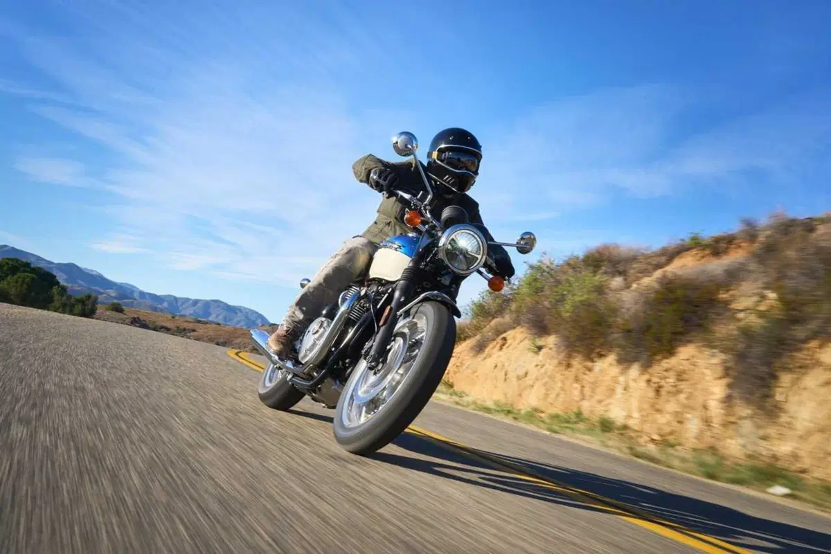 La Bonneville per chi inizia e quella per chi è arrivato: Triumph T100 e T120 my2026, TEST a confronto (16)