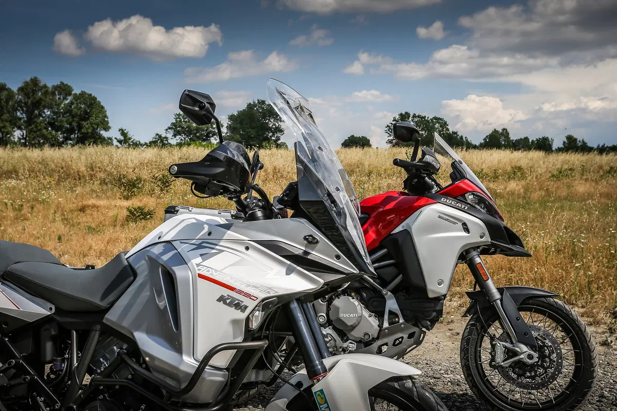 Ducati Multistrada Enduro 1200 vs KTM 1290 Super Adventure (11)