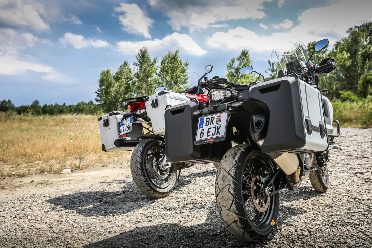 Ducati Multistrada Enduro 1200 vs KTM 1290 Super Adventure (12)