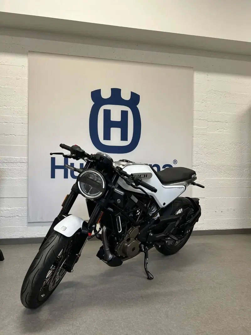 Husqvarna Vitpilen 401 (2021 - 23) (2)