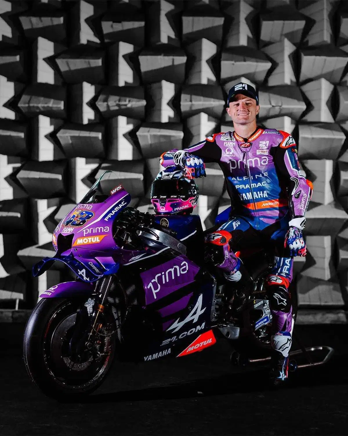 MotoGP 2026. Ecco la livrea del Team Pramac: inizia qui il 2026 di Toprak Razgatlioglu e Jack Miller [GALLERY]
