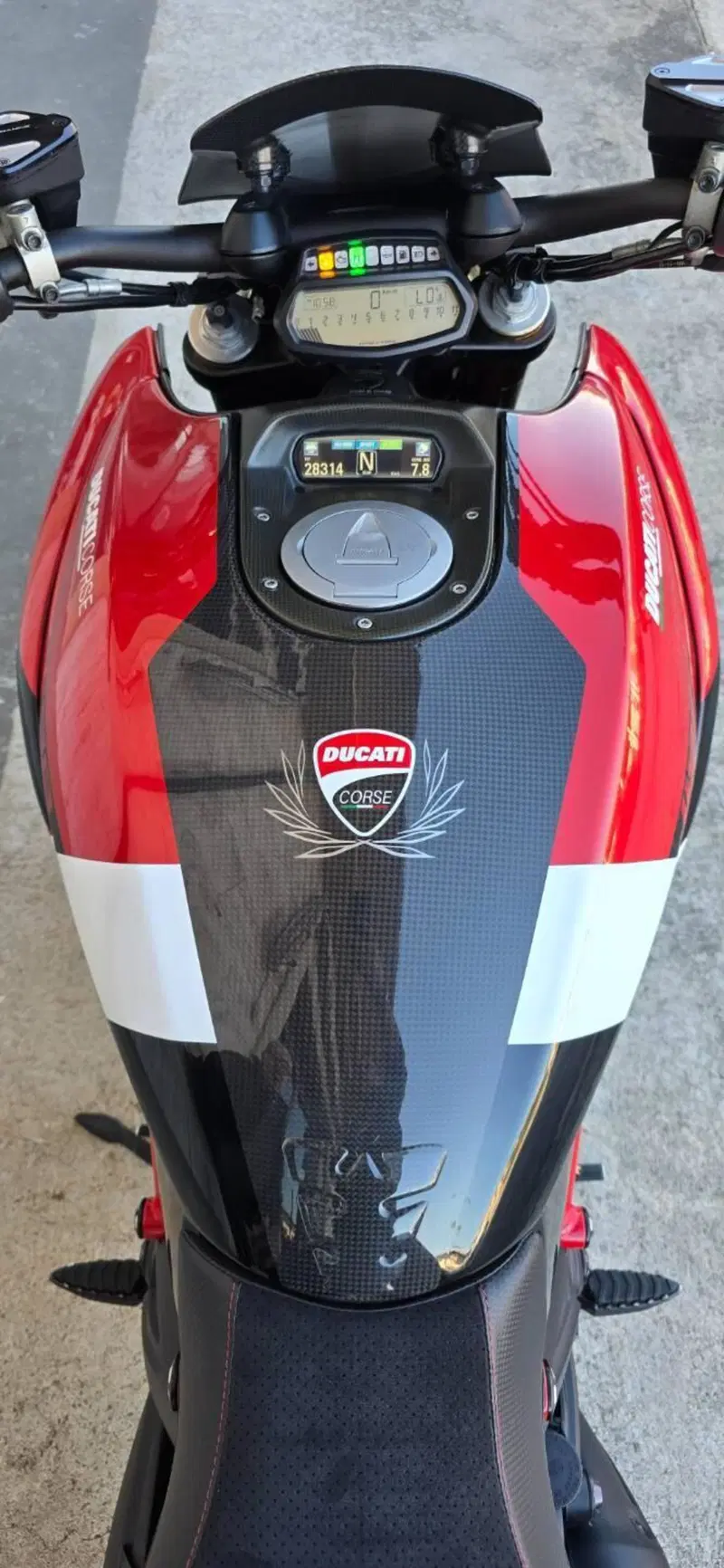 Ducati Diavel 1200 (2010 - 13) (6)
